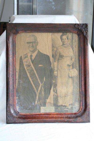 THE FIRST STATE PRESIDENT OF RSA - C. R. SWART AND HIS WIFE IN A WOOD FRAME. RARE RARE RARE!!!