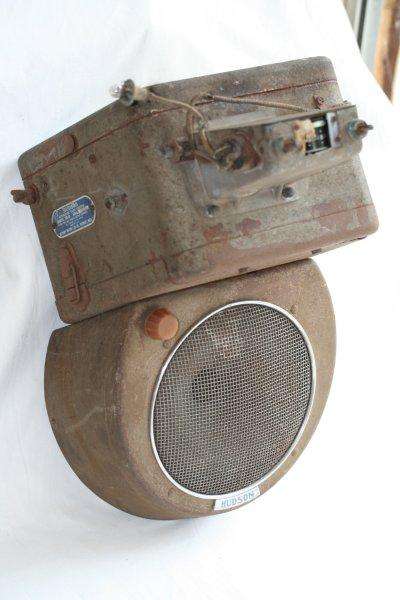 AN OLD HUDSON RADIO - THIS IS AMAZING!!! YOU MUST VIEW THE PICS...
