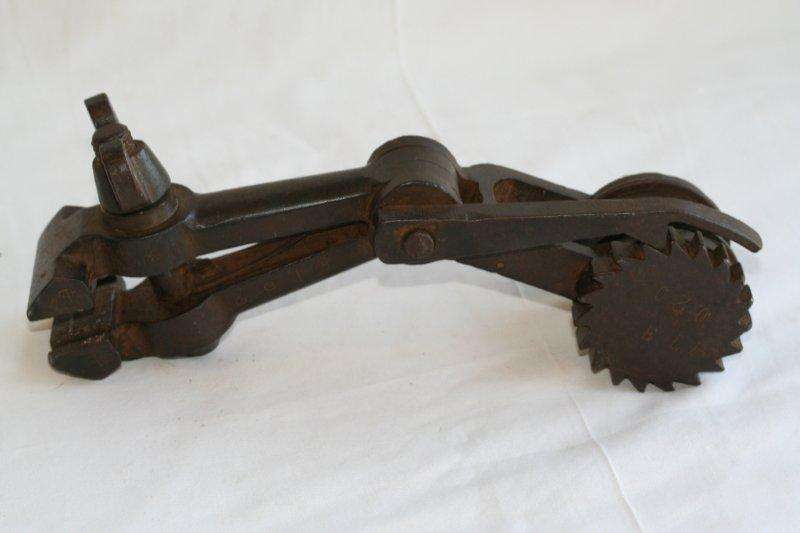 A VINTAGE FENCING WIRE PULLER - A VERY NICE PIECE OF EQUIPMENT!!!