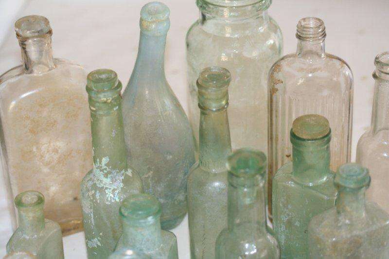 "JOB LOT" MORE THAN 40 RARE BOTTLES AND GLASS LIDS ON THE R1 SALE!!! THESE BOTTLES ARE COLLECTABLE.