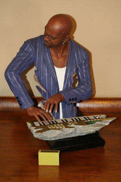 KEYBOARD PLAYER - AWESOME PIECE!    R1.00 - NO RESERVE...