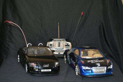 TWO AWESOME REMOTE CONTROL CARS WITH A REMOTE!!! CHECK THE PICS...