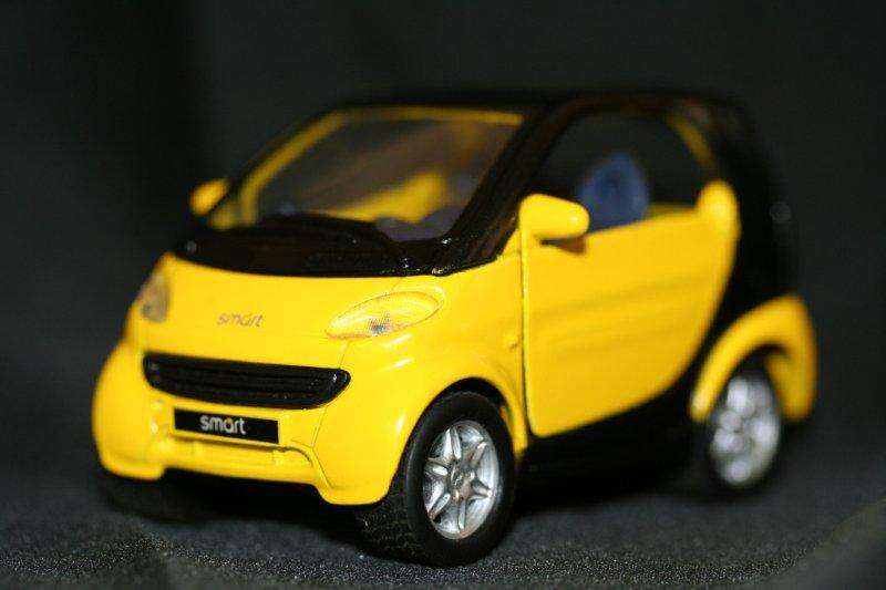 "LATE ENTRY" - SMART CAR DIE-CAST IN GREAT CONDITION!!!