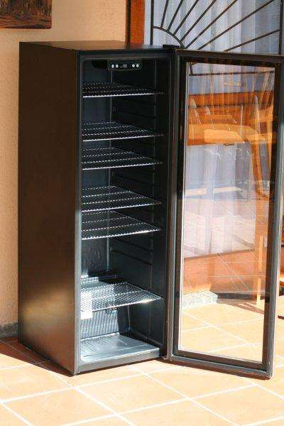 A STUNNING DEMO 280lt WINE / BEVERAGE COOLER FRIDGE - WORKING PERFECTLY - GOOD CONDITION!