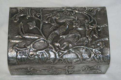 A STUNNING ANTIQUE PEWTER JEWELLERY OR TRINKET BOX!!! THIS IS AMAZING...