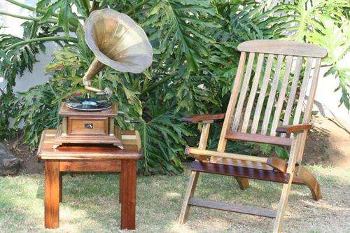 WOW! WOW! WOW! "HIS MASTERS VOICE" TULIP GRAMOPHONE! IT WORKS AND IS A STUNNING PIECE OF HISTORY...