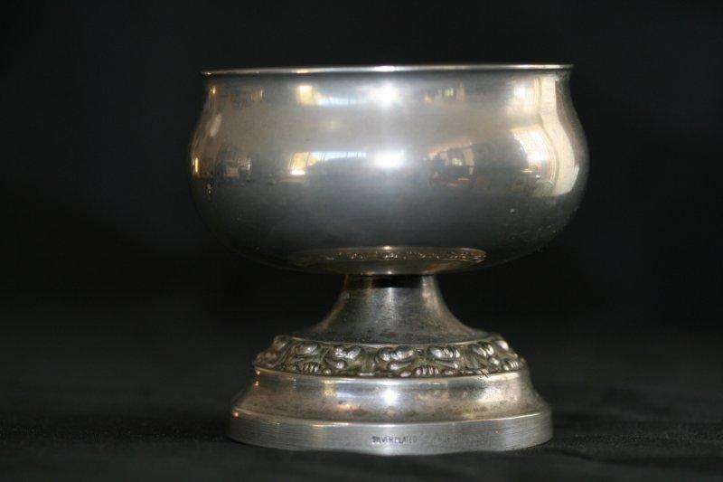 WOW! A VINTAGE IANTHE OF ENGLAND SILVER PLATED GOBLET!!! THIS IS A BEAUTIFUL PIECE...