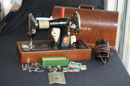 1939 SINGER MODEL 99 SEWING MACHINE IN EXCELLENT CONDITION!