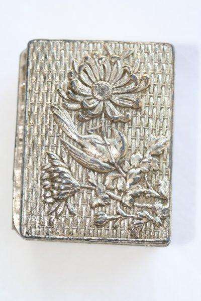 A STUNNING ANTIQUE LITTLE TRINKET BOX!!! VERY NICE DETAIL...