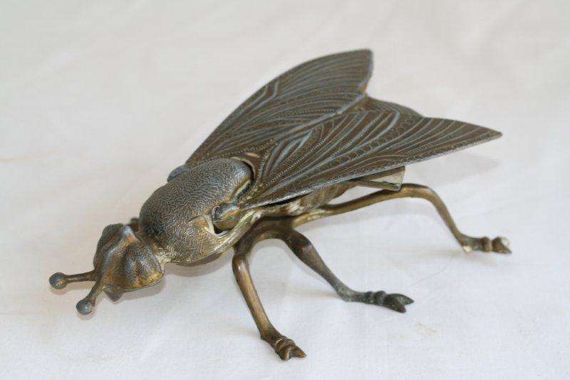 SOMETHING DIFFERENT!!! A "FLY ASHTRAY" - MADE IN ITALY!!! QUITE COOL ACTUALLY, PLEASE VIEW....