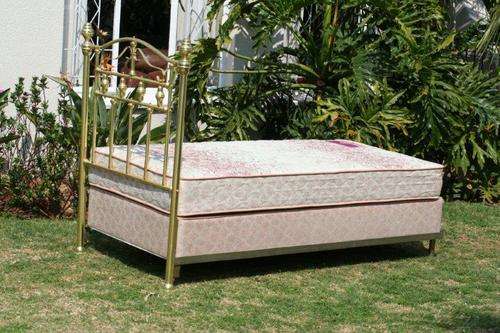 A VERY BEAUTIFUL ANTIQUE SINGLE BRASS BED, EDBLO MATTRESS AND BASE!!! GOOD CONDITION AND VERY NICE!