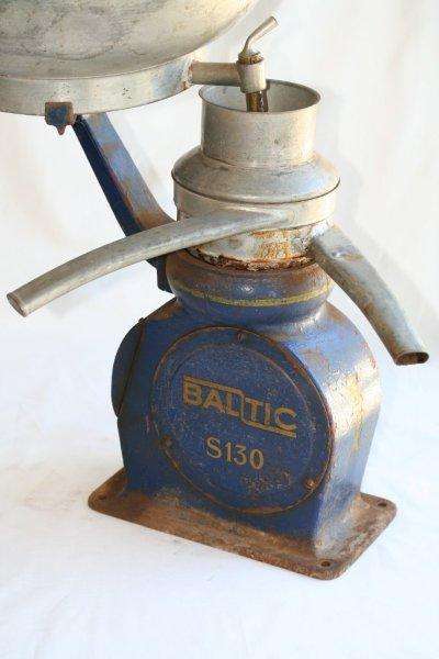 ANTIQUE MILK SEPARATOR THAT STILL WORKS!!! THE FARMER STILL USED THIS UNTIL RECENTLY...