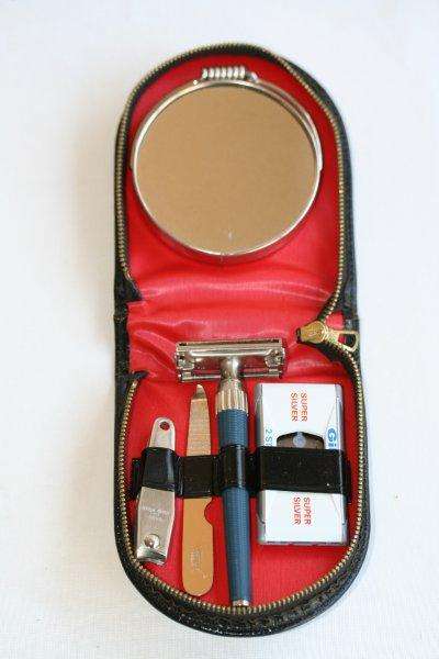 WOW! A STUNNING OLD SHAVING RAZOR KIT - MADE IN ENGLAND!!! VERY COLLECTABLE
