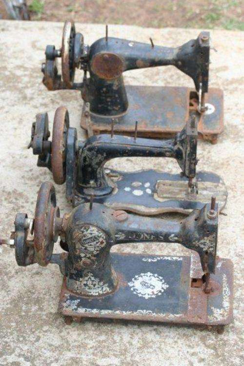 ***JOB LOT*** ANTIQUES SEWING MACHINES!!!! ONE BID FOR ALL....