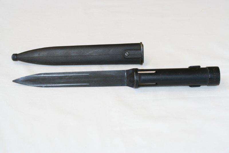 A STUNNING VERY NICE R1 BAYONET AND SCABBARD!!! THIS IS VERY COOL...