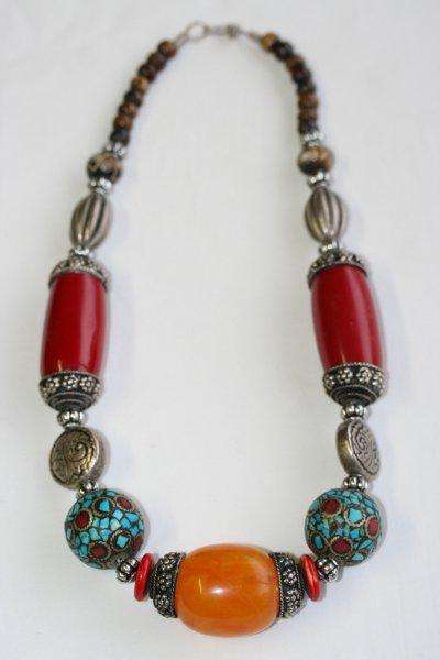A VERY BEAUTIFUL CHUNKY VINTAGE NECKLACE - THE BEST!!!  STUNNING PIECE IN EXCELLENT CONDITION...