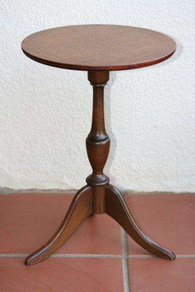 A STUNNING COFFEE TABLE... VERY COOL SO PLEASE VIEW THE PICS OR MISS OUT!!!!!!!!!!