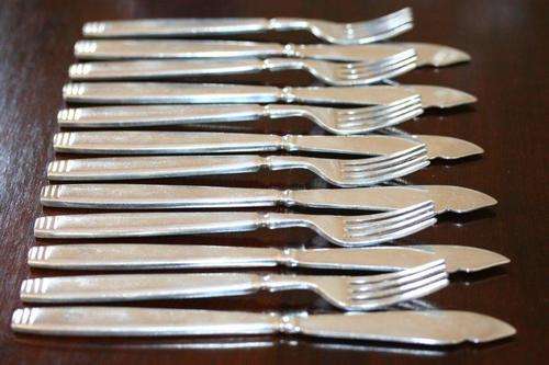 WOW! A VINTAGE ELKINGTON & Co 12pce EPNS SILVER HALLMARK FISH FLATWARE SET - circa 1950's...