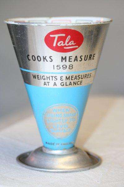 A STUNNING VINTAGE MEASURING JUG!!! SO COOL AND SCARCE - HUGELY COLLECTABLE....