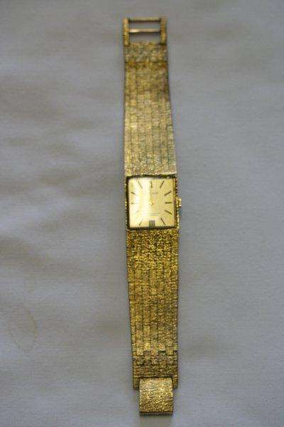 VINTAGE ACCURIST SHOCK-MASTER 21 JEWEL GOLD PLATED WRIST WATCH - VERY COLLECTABLE AND VALUABLE!!!