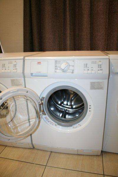 AEG LAVAMAT front loader washing machine!!! AWESOME MACHINE!!! Demo - 2 to choose from...