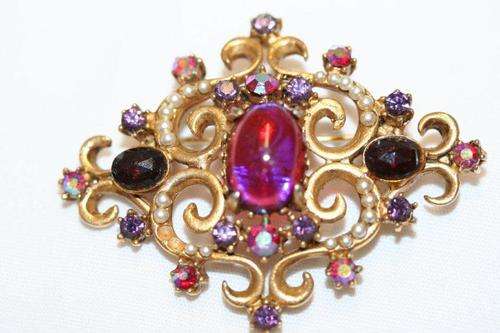 VERY BEAUTIFUL FLORENZA JEWELLED VINTAGE BROOCH!!! A STUNNING PIECE IN GREAT CONDITION...