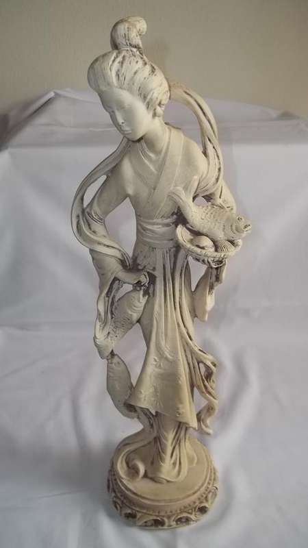 EXQUISITE STATUE OF A JAPANESE FISHERMAN IN HIS TRADITIONAL KIMONO GOWN WITH A DRAGON ON THE LAPELS
