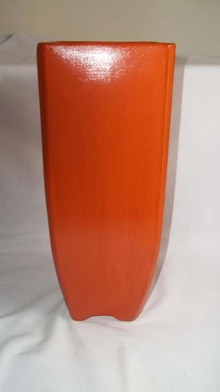 BEAUTIFUL BURNT ORANGE TALL FLOWER VASE - NICE FOR TALL STEMMED FLOWERS