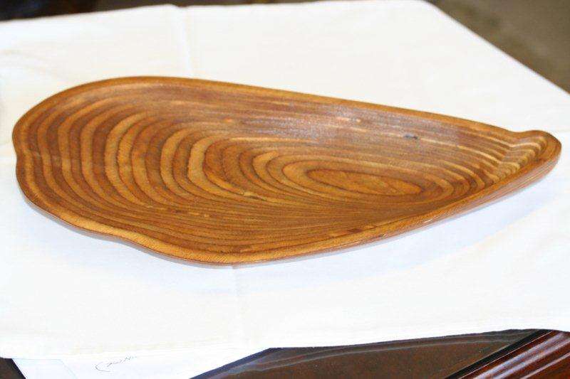 A STUNNING LAMINATED WOOD BOWL IN THE SHAPE OF A MUSSEL - AN EXQUISITE BOWL VERY WELL MADE!!!
