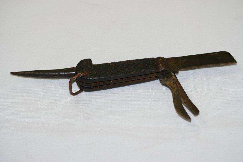 AWESOME ITALIAN NAVY KNIFE WITH RABBIT FOOT BLADE!!! VERY SCARCE AND VERY COLLECTABLE...