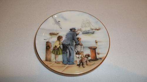 WOW!! STUNNING COALPORT OF ENGLAND MINIATURE WALL PLATE IN PERFECT CONDITION