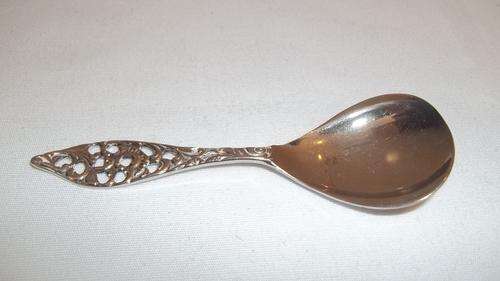 EXQUISITE VINTAGE DUTCH SILVER PLATED JAM/ SUGAR SPOON - A REALLY NICE PIECE