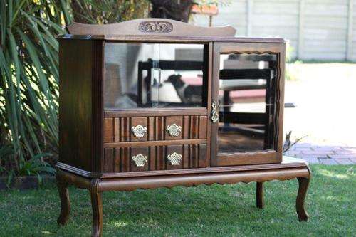 STUNNING ANTIQUE IMBUIA SHOW CABINET!!! SOMETHING DIFFERENT... AND IN GREAT CONDITION!!!