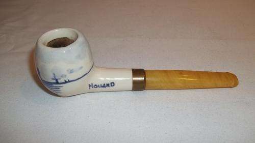 EXQUISITE CERAMIC DUTCH GENTLEMAN'S SMOKING PIPE - POSSIBLY A DELFT PIECE