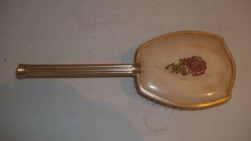 VERY PRETTY VINTAGE LADIES DRESSING TABLE HAIR BRUSH WITH AN EMBROIDERED ROSE ON THE BACK