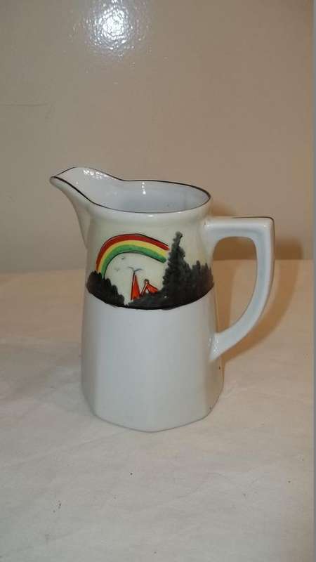 STUNNING WHITE AND PEARLESCENT CREAM CERAMIC MILK JUG WITH A RAINBOW DESIGN - QUITE PRETTY