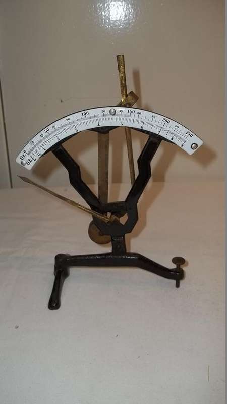 BEAUTIFUL ANTIQUE PORTABLE POSTAL SCALE WITH ENAMEL DIAL AND ADJUSTABLE FOOT