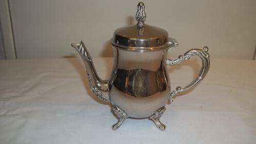 EXQUISITE SILVER PLATED "ONE CUP" TEAPOT ON FEET - A VERY BEAUTIFUL PIECE