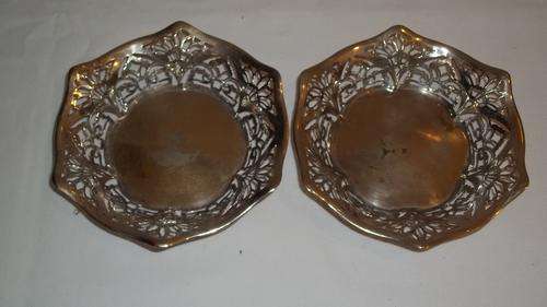 TWO VERY PRETTY VINTAGE EPNS SILVER PLATED SNACK BOWLS WITH LOVELY DESIGN WORK