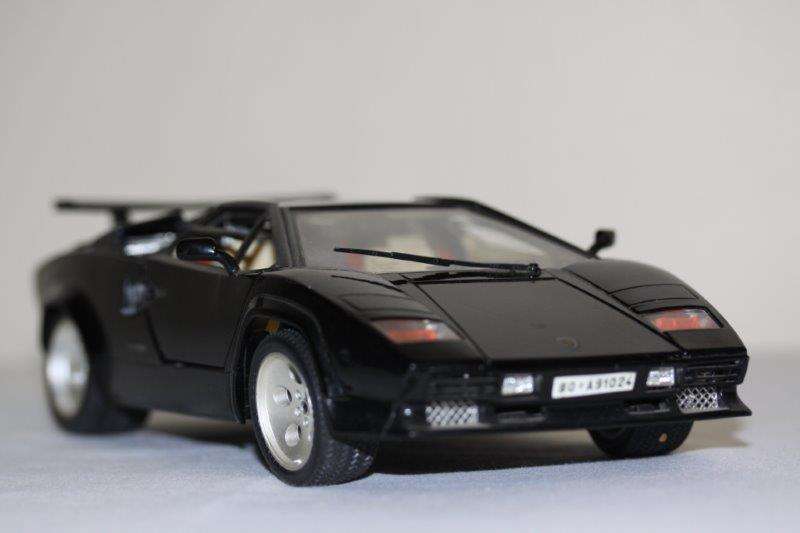 WOW!!! AWESOME 1988 LAMBORGHINI COUNTACH!!! SCALE1/18 - STUNNING CAR...WOW!!!