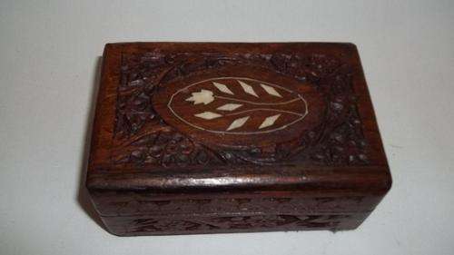 AWESOME HAND CARVED WOODEN HINGED BOX WITH BONE INLAY PATTERN ON THE LID = AWESOME PIECE
