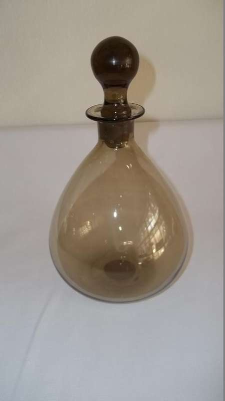 STUNNING VINTAGE GLASS ART DECO LIQUEUR DECANTER WITH A GLASS STOPPER - AN AMAZING PIECE