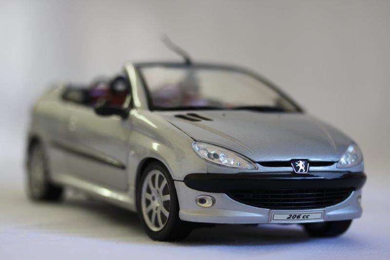 WOW!!! A STUNNING PEUGEOT 206 CONVERTIBLE!!! SCALE 1/18 -  VERY COOL...WOW!!!
