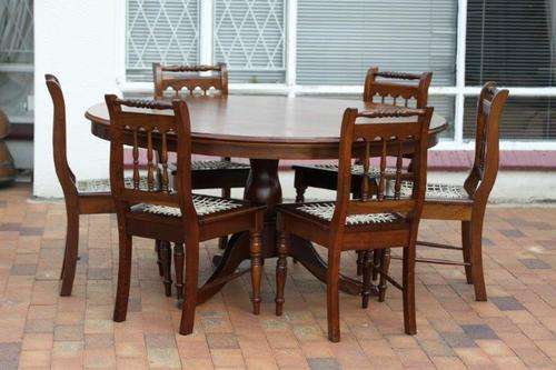 A STUNNING 6-SEATER, "RIEMPIE" DINING-ROOM SUITE!!! NICE FURNITURE IN GOOD CONDITION!!!