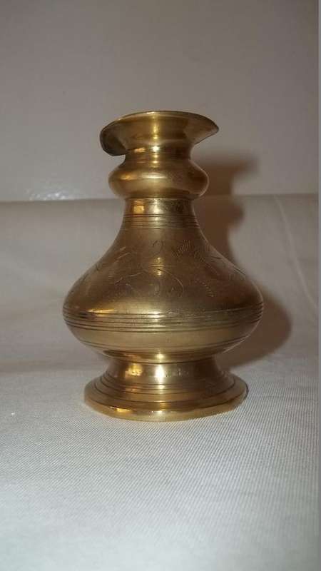 AWESOME SOLID BRASS HAND ENGRAVED VASE WITH LOADS OF CHARACTER - A GREAT LITTLE VASE!!