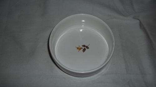 VERY PRETTY ROUND A.G. GILLIES BELLWARE CERAMIC TRINKET BOWL - VERY PRETTY