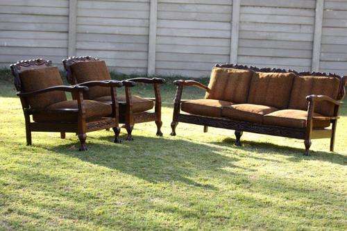 STUNNING ANTIQUE 5 SEATER BALL& CLAW RIEMPIE LOUNGE SUITE WITH BEAUTIFUL CUSHIONS - AWESOME!!!
