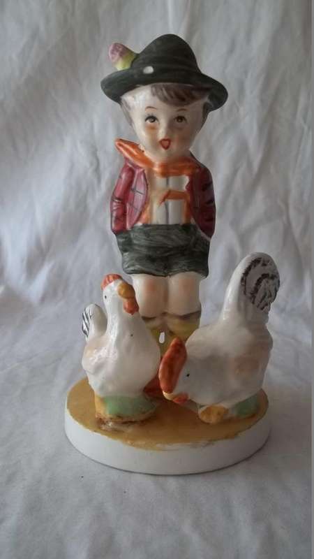 AN EXQUISITE TIVOLI OF ITALY "ORIGINAL" FIGURINE OF A YOUNG FARMER BOY WITH HIS CHICKENS