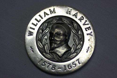 WOW!!! AWESOME SILVER (58.74g) WILLIAM HARVEY (1578-1657) 50th BLOOD DONATION MEDALLION FROM 1965!