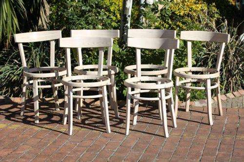 6 x STUNNING BENTWOOD CHAIRS IN GOOD CONDITION! PERFECT FOR A SMALL COFFEE SHOP OR PATIO! BID/CHAIR